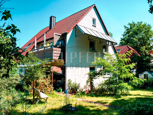 © KI Zweifamilienhaus Stein